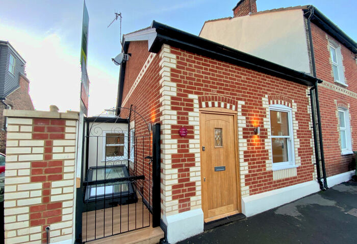 2 Bedroom House To Rent In George Road, Guildford, GU1