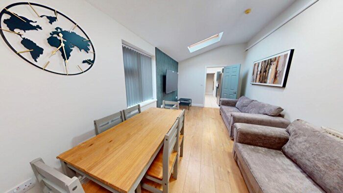 6 Bedroom House To Rent In Dawlish Road, Selly Oak, Birmingham, B29