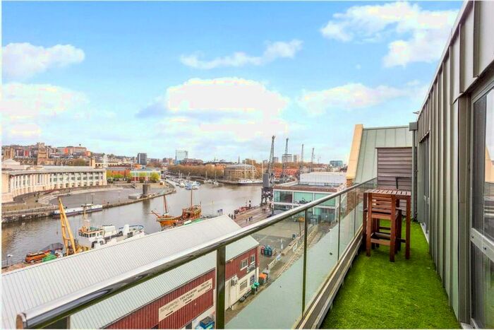 2 Bedroom Flat To Rent In Gaol Ferry Steps, Bristol, BS1