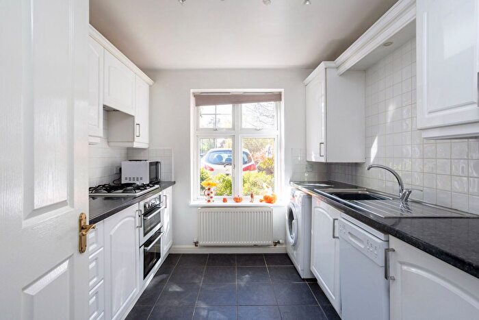 2 Bedroom Flat For Sale In Redbarn Drive, York, YO10