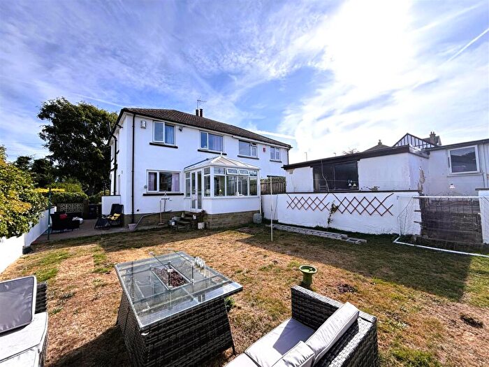 3 Bedroom Semi-Detached House For Sale In Halifax Road, Brighouse, HD6