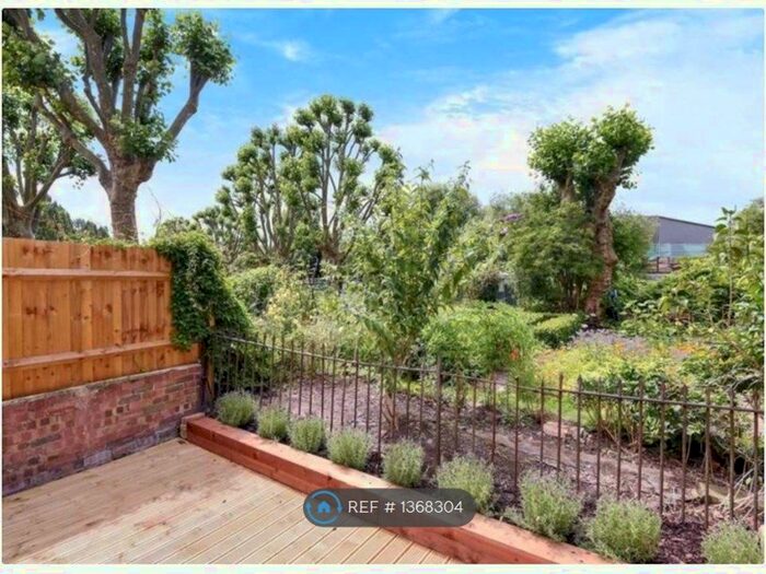 2 Bedroom Flat To Rent In Steerforth Street, Earlsfield, SW18