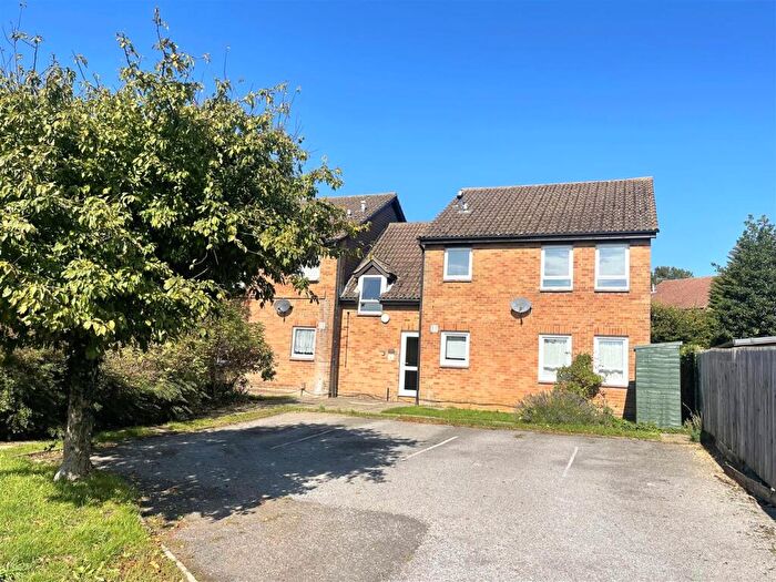 Flat For Sale In Lodge Close, Portslade, Brighton, BN41