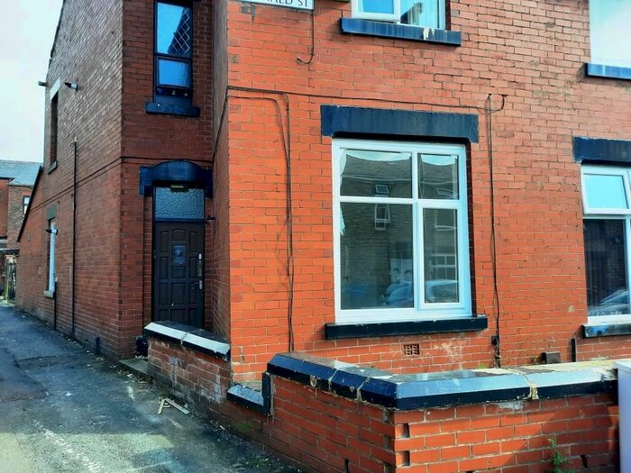 1 Bedroom Flat To Rent In Tynwald Street, Oldham, OL4