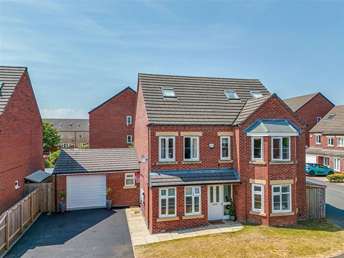 6 Bedroom Detached House For Sale In Tatton Lane, Thorpe, Wakefield, WF3