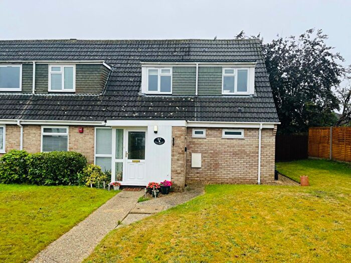 4 Bedroom Semi-Detached House To Rent In Kipling Close, Thatcham, RG18