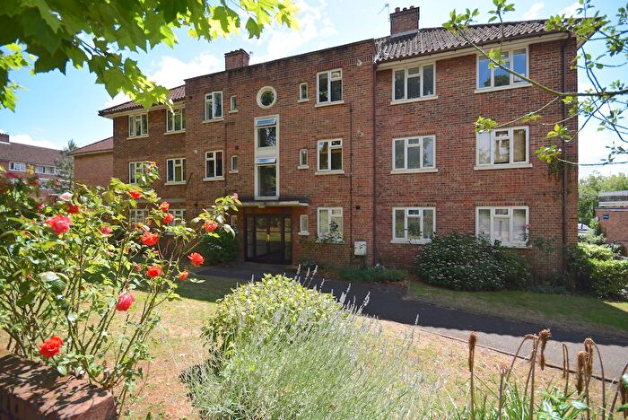 3 Bedroom Flat To Rent In Lake Road, London, Greater, SW19