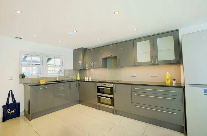 5 Bedroom End Of Terrace House To Rent In Fairlight Place, Brighton, BN2