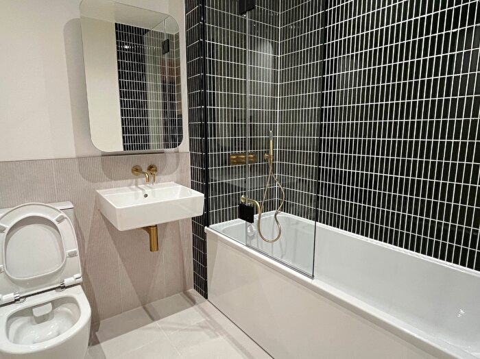 2 Bedroom Apartment To Rent In Royal Crest Avenue, London, E16