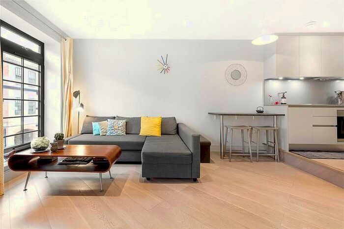 Flat To Rent In Market Building, 6 Market Place, Brentford, TW8