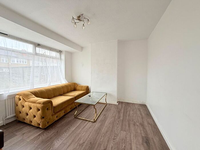 3 Bedroom Semi-detached House To Rent In Coran Close, London, N9