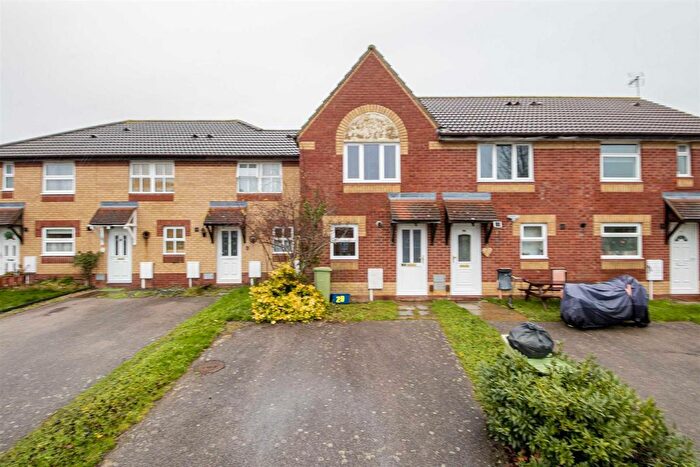 2 Bedroom Semi Detached House To Rent In Rhodes Place, Oldbrook, MK6