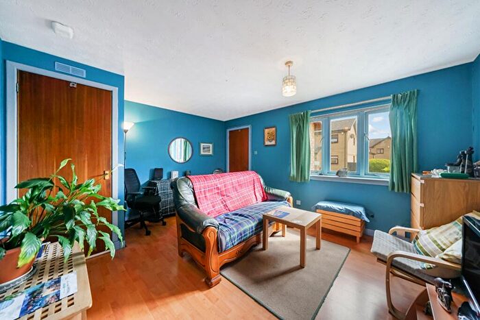 2 Bedroom Flat For Sale In Greenlaw Crescent, Paisley, Renfrewshire, PA1