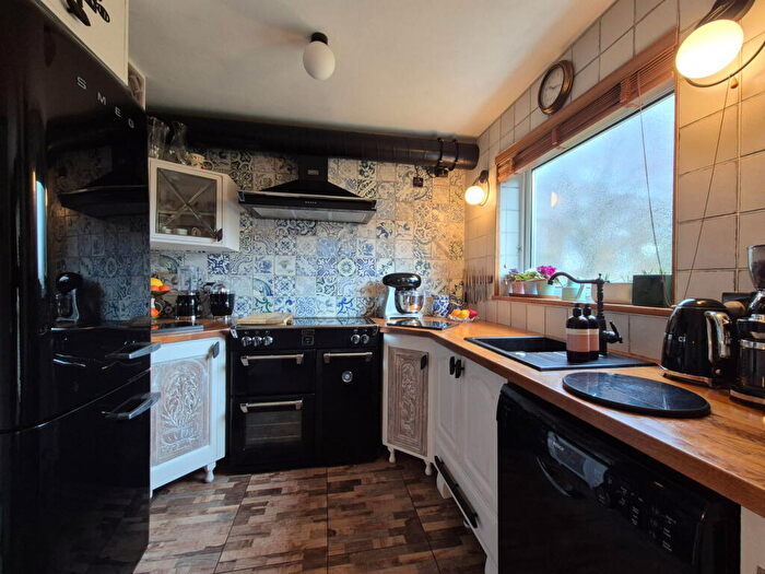 2 Bedroom Flat For Sale In The Mall, Dunstable, LU5