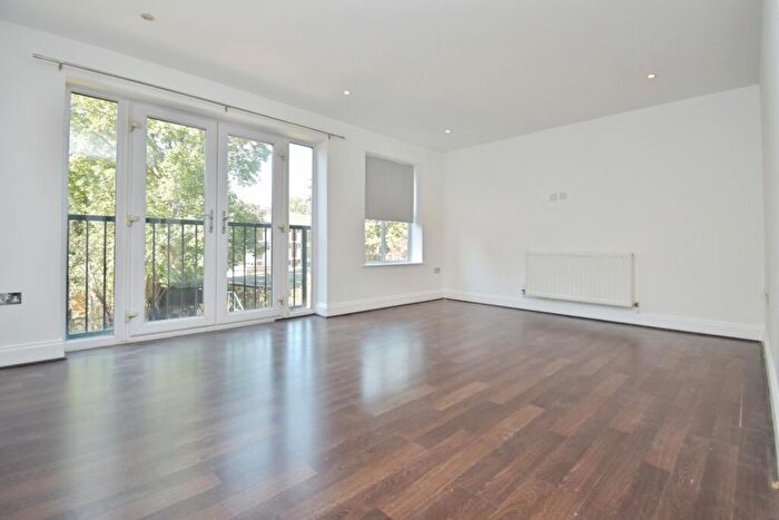 2 Bedroom Flat To Rent In Plaistow Lane Bromley, BR1