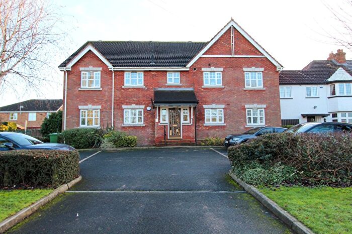 2 Bedroom Flat For Sale In Foley Road West, Streetly, B74