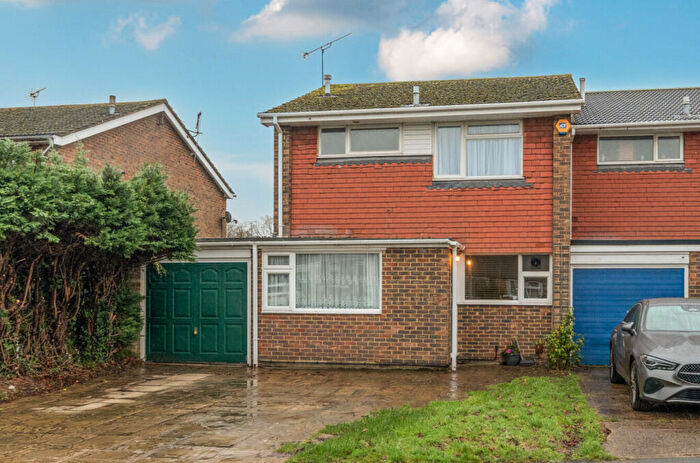 3 Bedroom End Of Terrace House For Sale In Manor Road, Wokingham, Berkshire, RG41