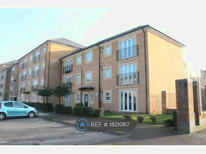 1 Bedroom Flat To Rent In White Lodge Close, Isleworth, TW7