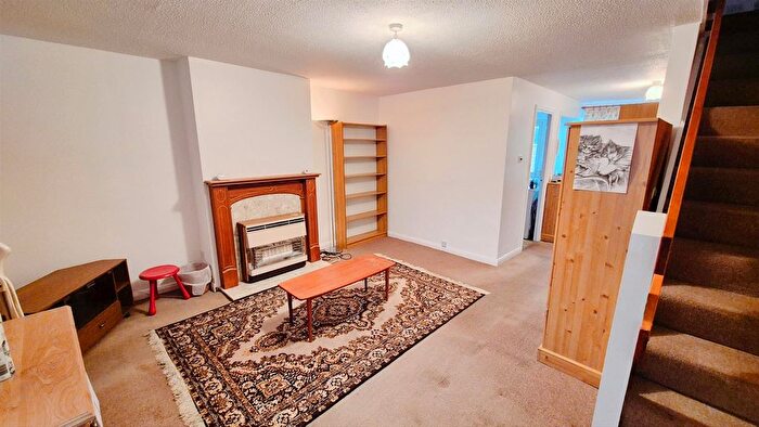 3 Bedroom Property To Rent In Channel Close, Heston, Hounslow, TW5