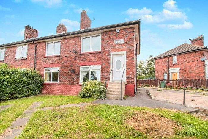 3 Bedroom Flat To Rent In Sissons Terrace, Leeds, West Yorkshire, LS10