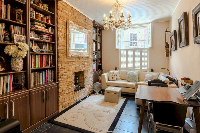 2 Bedroom Flat To Rent In Cleveland Street, Fitzrovia, W1T