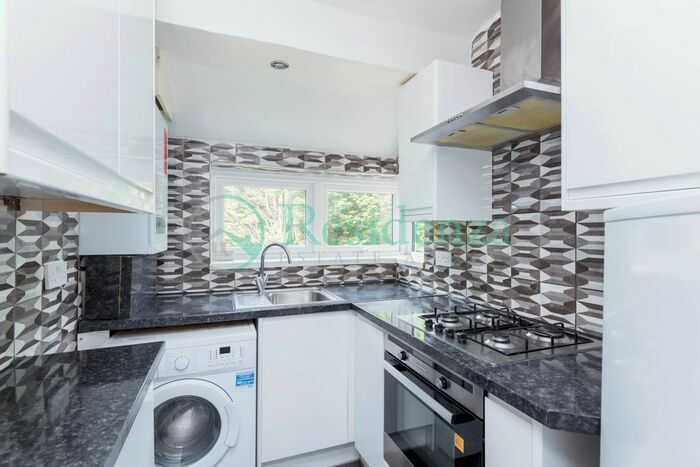 2 Bedroom Flat To Rent In Deer Park Gardens, Mitcham, CR4