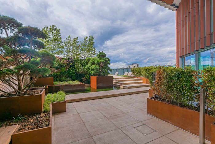 2 Bedroom Flat To Rent In Manhattan Loft Apartments, Stratford, London, E20