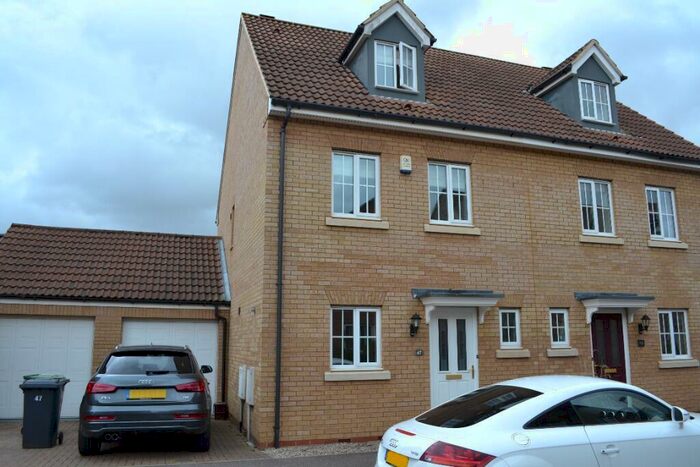 3 Bedroom Semi-Detached House To Rent In Cooks Way, Biggleswade, SG18