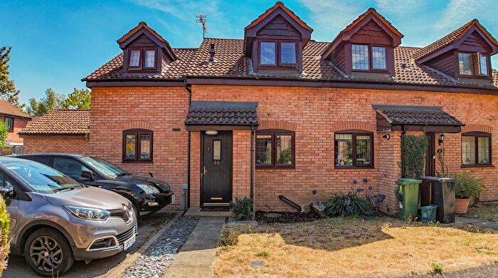 2 Bedroom End Of Terrace House For Sale In Regent Close, St. Albans, AL4