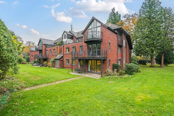 2 Bedroom Flat To Rent In Woburn Park, Woburn Hill, Addlestone, KT15