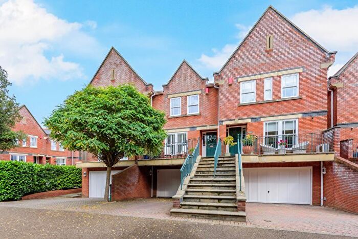 4 Bedroom Town House To Rent In Virginia Park, Virginia Water, Surrey, GU25