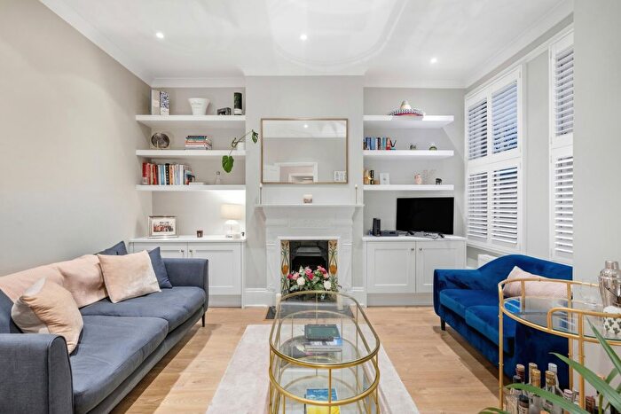 2 Bedroom Flat To Rent In Iveley Road, London, SW4