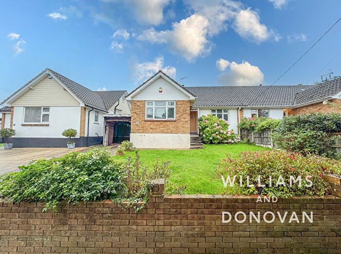 2 Bedroom Semi-detached Bungalow For Sale In Greensward Lane, Hockley, SS5