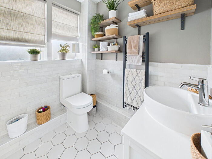 2 Bedroom Flat For Sale In Southdown Road, Shoreham By Sea, BN43