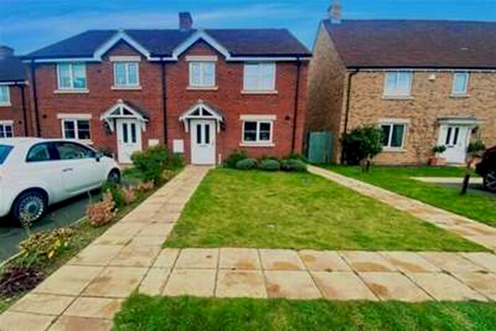 3 Bedroom House To Rent In Thomas James Close, MK42