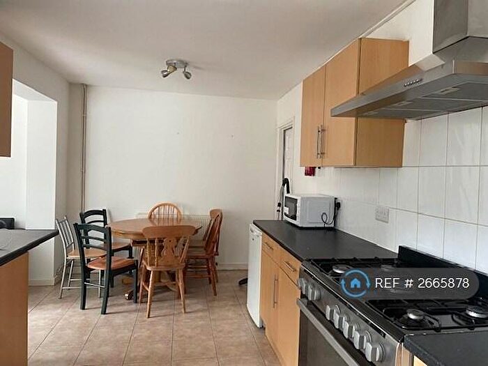 6 Bedroom Semi-Detached House To Rent In Applegarth Avenue, Guildford, GU2