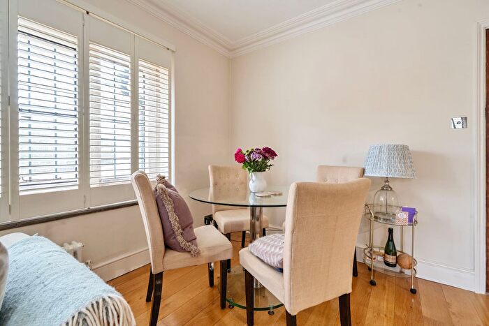 1 Bedroom Flat For Sale In Park Road, Stoke Poges, SL2