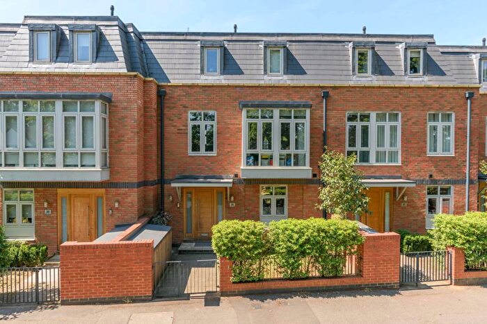 4 Bedroom Terraced House To Rent In Thames Street, Weybridge, KT13
