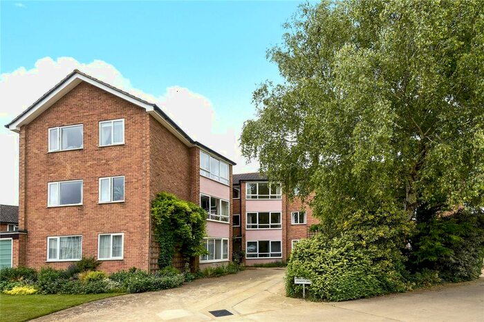 2 Bedroom Flat To Rent In Hawkswell Gardens, Oxford, OX2