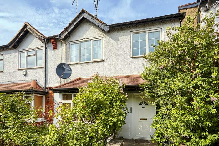 2 Bedroom Apartment To Rent In North End Road, London, NW11