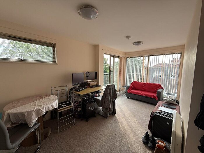 1 Bedroom Flat To Rent In Cotham Lawn Apartments, Cotham Lawn Road, Cotham, BS6