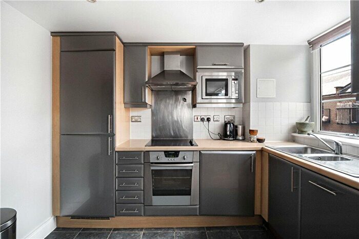 1 Bedroom Apartment For Sale In Peckham Grove, London, SE15