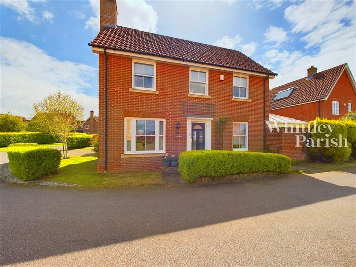 4 Bedroom Link Detached House For Sale In The Paddocks, Stradbroke, Eye, IP21