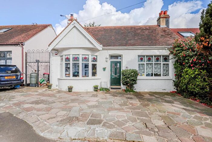 2 Bedroom Semi-Detached Bungalow For Sale In Highfield Grove, Westcliff-On-Sea, SS0