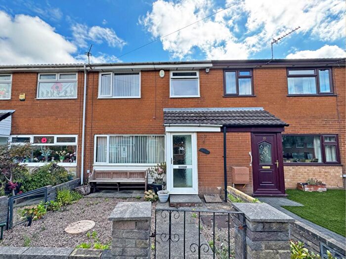 3 Bedroom Town House To Rent In Dryclough Walk, Royton, OL2