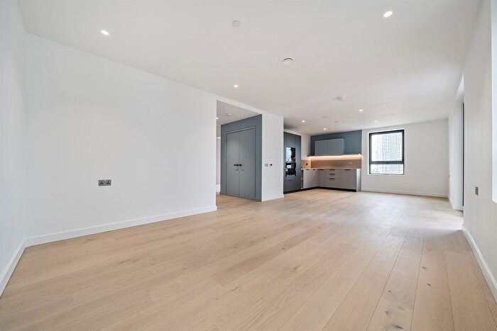 1 Bedroom Flat To Rent In Peninsula Gardens, Chandlers Avenue, Lower Riverside, Greenwich Peninsula, SE10