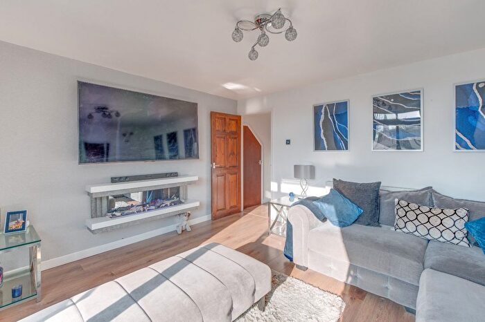 3 Bedroom Terraced House For Sale In Eathorpe Close, Matchborough, Redditch, B98