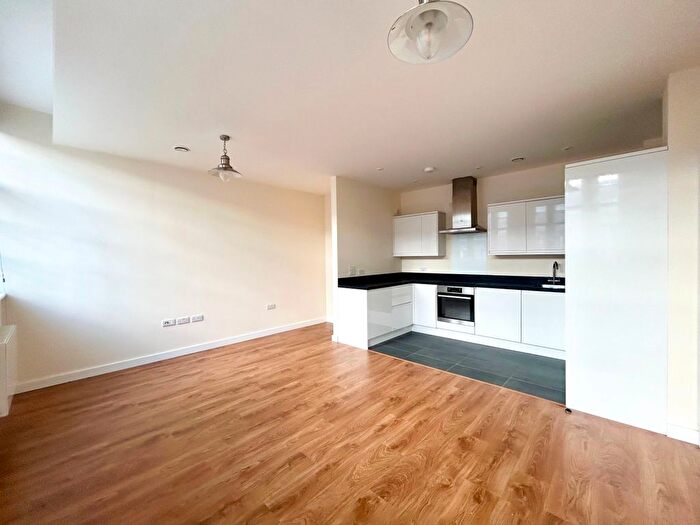 1 Bedroom Flat To Rent In Castle Street, Farnham, GU9