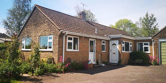 4 Bedroom Detached Bungalow To Rent In Broadlands, Manston, Dorset, DT10