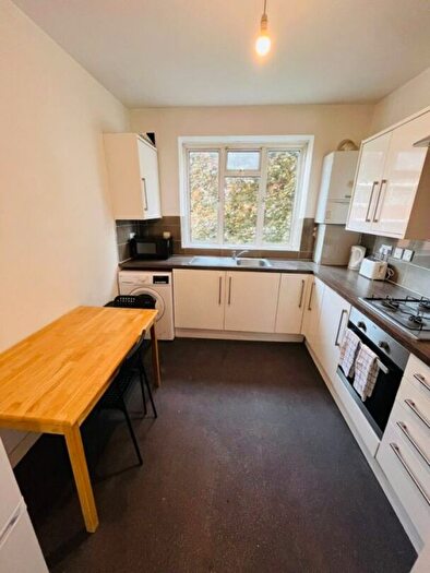 4 Bedroom Flat To Rent In Kilburn Vale, London, NW6